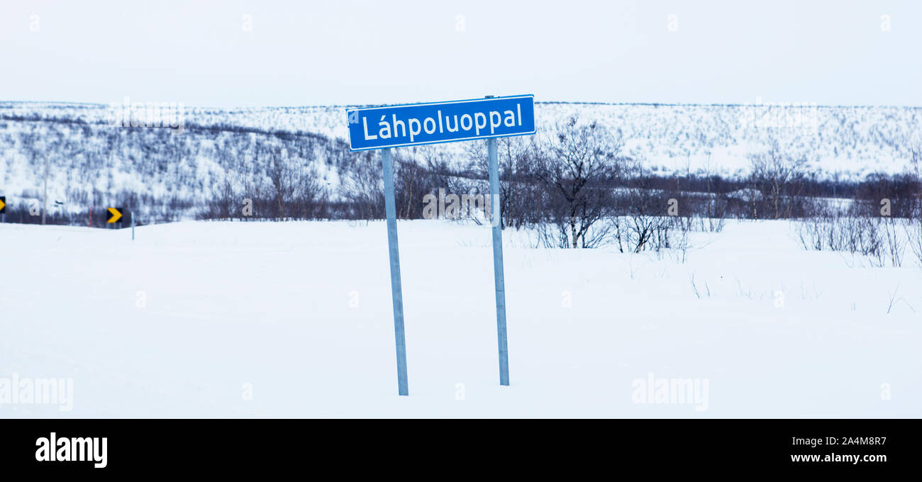 Señal de carretera. Finnmarksvidda la meseta de la montaña. Foto de stock