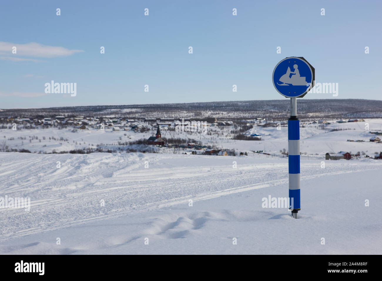 Finnmarksvidda Snowscooter signo en la meseta de la montaña - Kautokeino Foto de stock