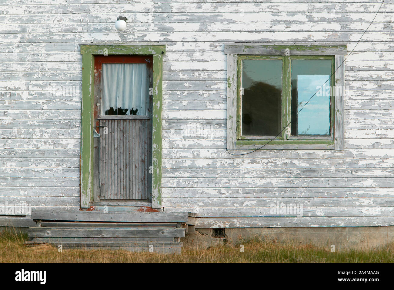 Casa abandonada en el norte de Noruega, cerca de Karasjok, Finnmark Foto de stock