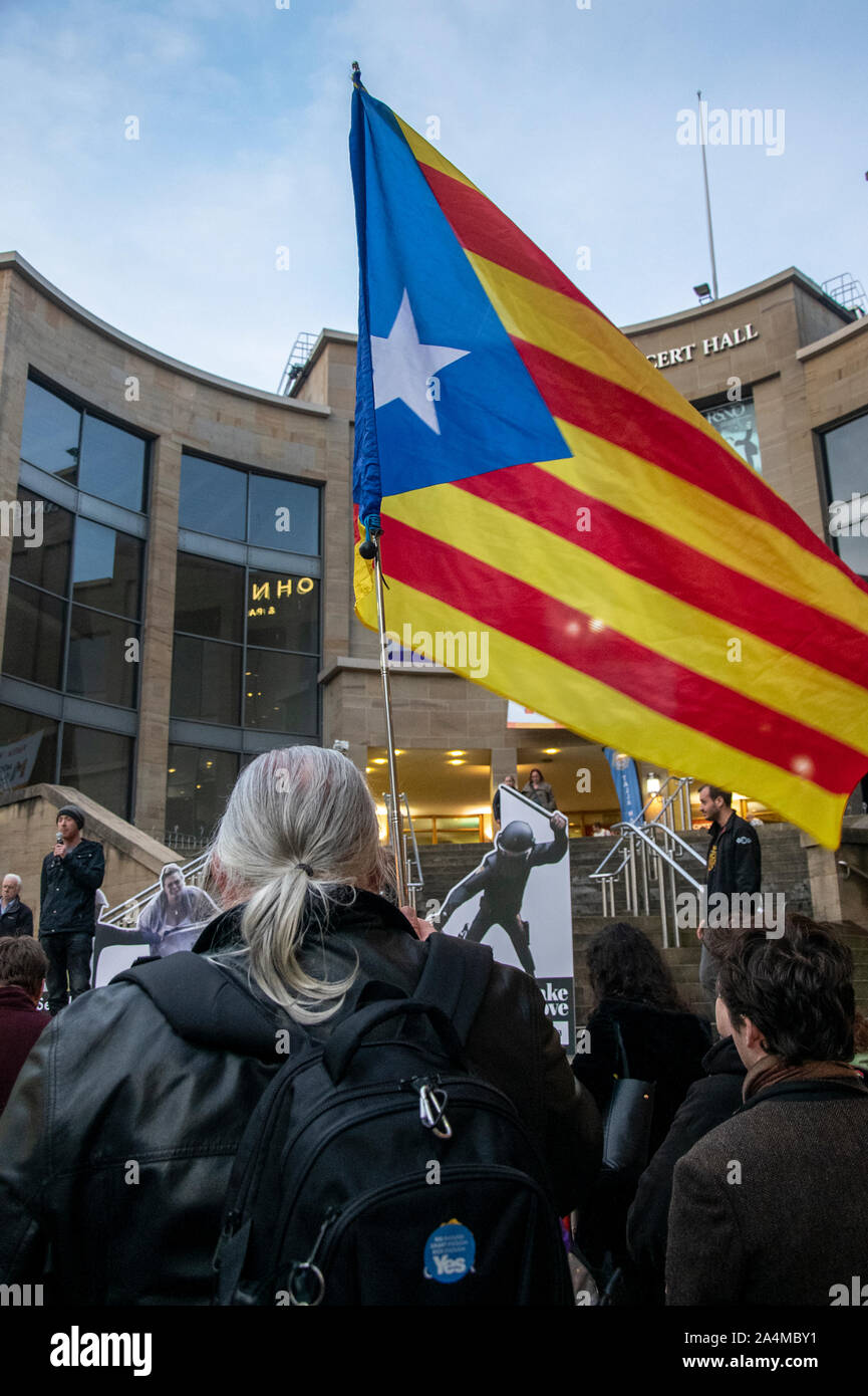 Human catalan flag fotografías e imágenes de alta resolución - Página 9 -  Alamy
