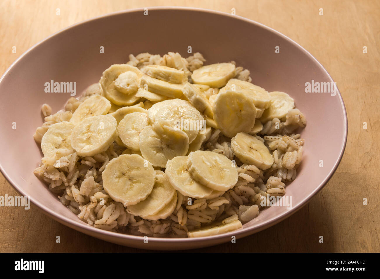 Muesli con dulce de plátano . Desayuno inglé saludable comida  Fotografía de stock - Alamy