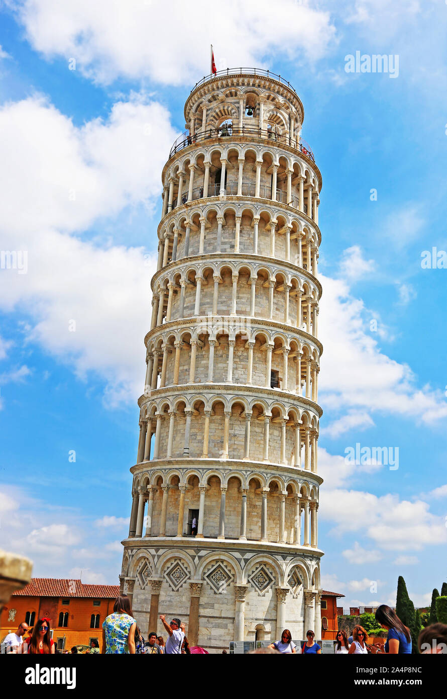La torre inclinada de Pisa, Italia monumentos italianos famosos con