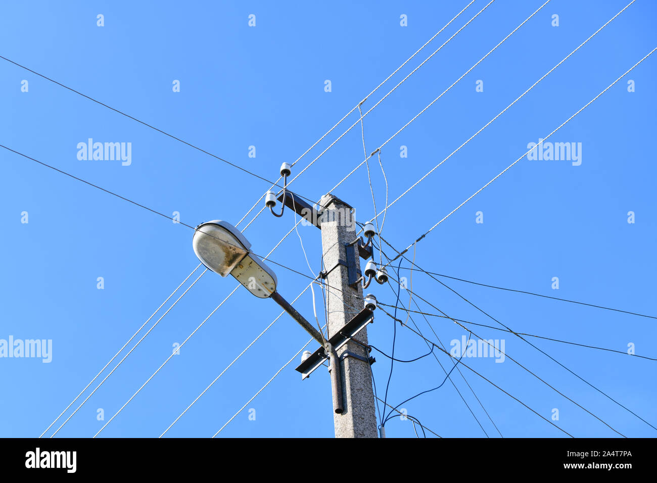 Postes de luz electrica fotografías e imágenes de alta resolución - Alamy