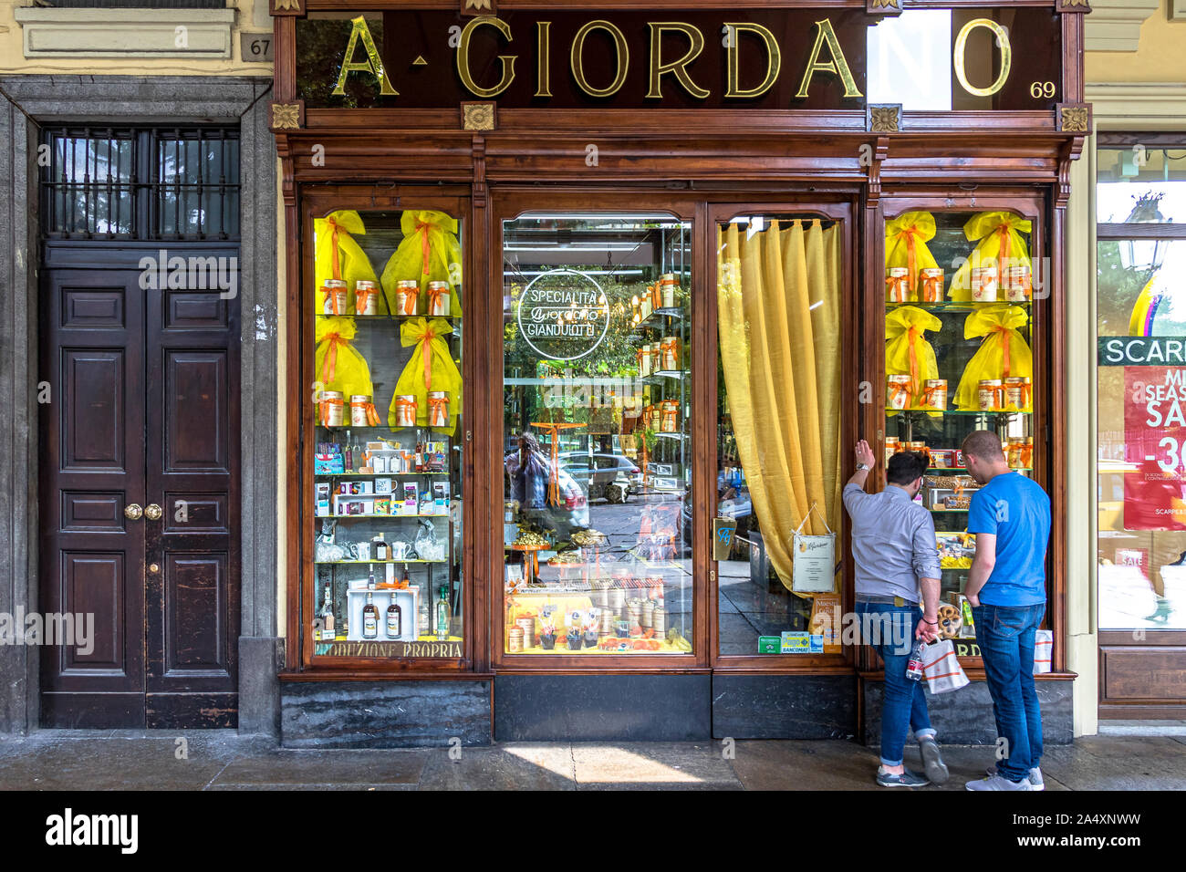 Tienda de chocolate italiano fotografías e imágenes de alta resolución -  Alamy
