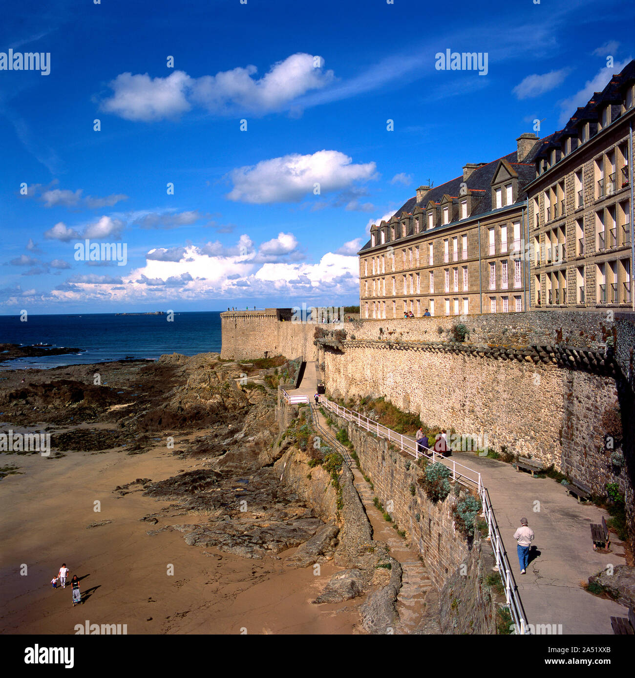 La ciudad amurallada de Saint Malo, en Bretaña, Bretaña, Francia, Europa Foto de stock