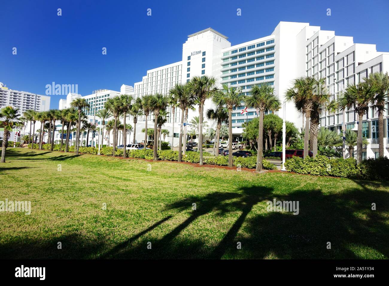 El Hilton es uno de los muchos hoteles frente al mar en Daytona Beach Foto de stock