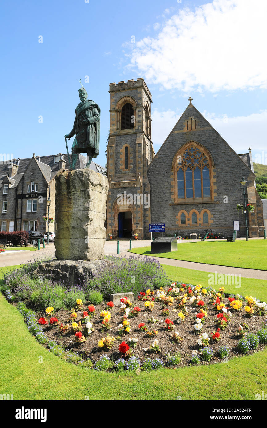 Estatua de Donald Cameron de Lochiel Duncansburgh junto a la Iglesia Parroquial de MacIntosh en el desfile en Fort William, en el oeste de las Tierras Altas de Escocia, Reino Unido Foto de stock