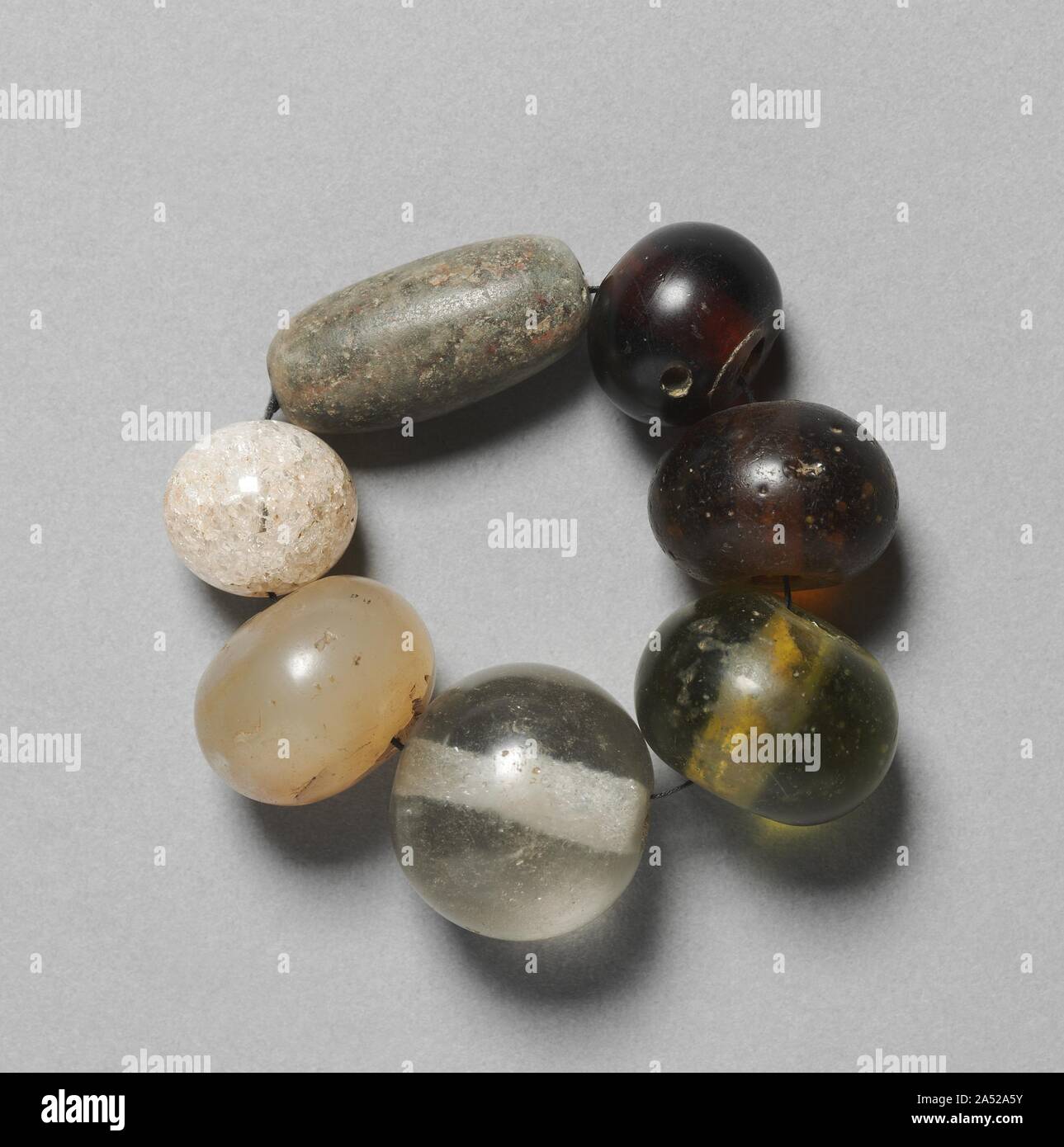 Cadena de perlas de vidrio, 1392-1910. Foto de stock