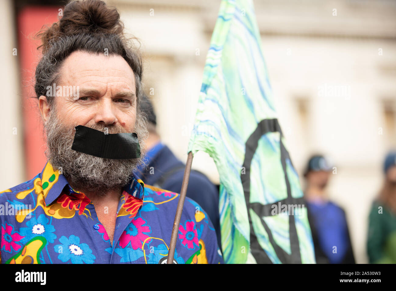 Londres, Reino Unido. 16 de octubre de 2019. Extinción Rebelión manifestantes vistos en Trafalgar Square. Crédito: Joe Kuis / Noticias de Alamy Foto de stock