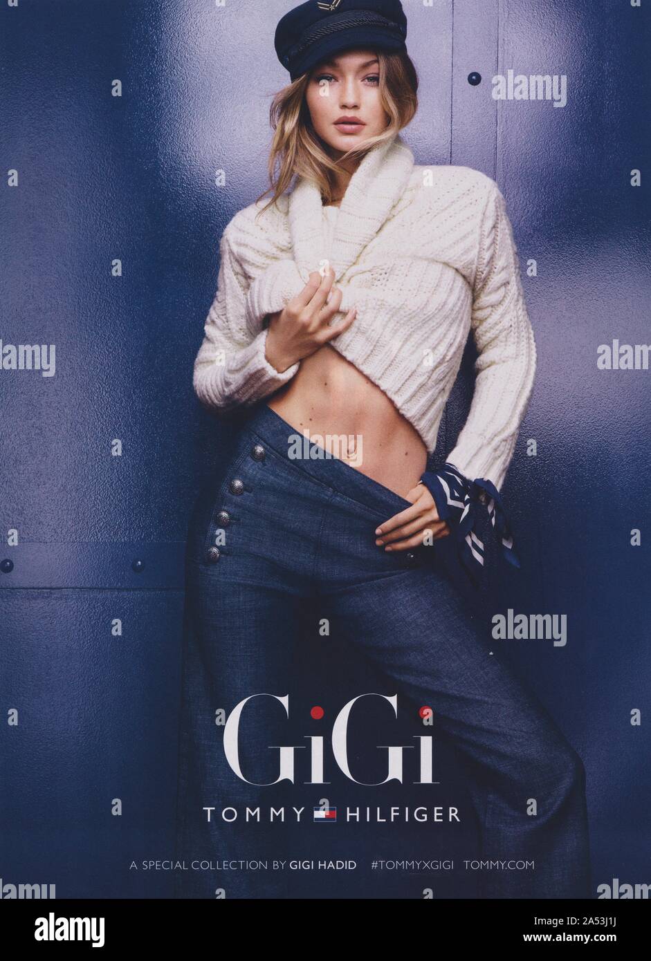 Cartel de publicidad Tommy Hilfiger fashion house con Gigi Hadid en revista  en papel desde el año 2016, anuncio, Creative Tommy Hilfiger 2010s anuncio  Fotografía de stock - Alamy