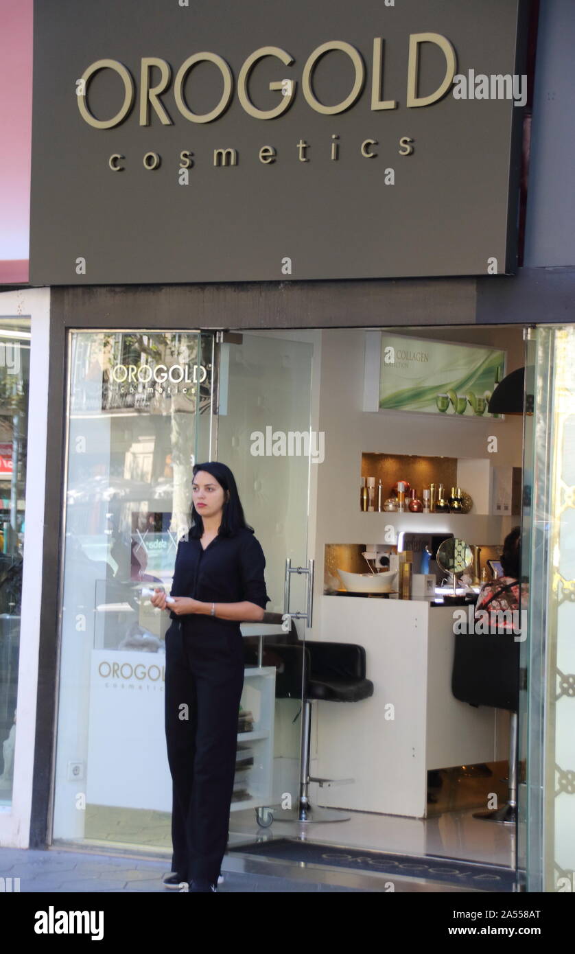 Sabroso mucho medida Tienda de cosméticos Orogold visto en el Paseo de Gracia de Barcelona  Fotografía de stock - Alamy