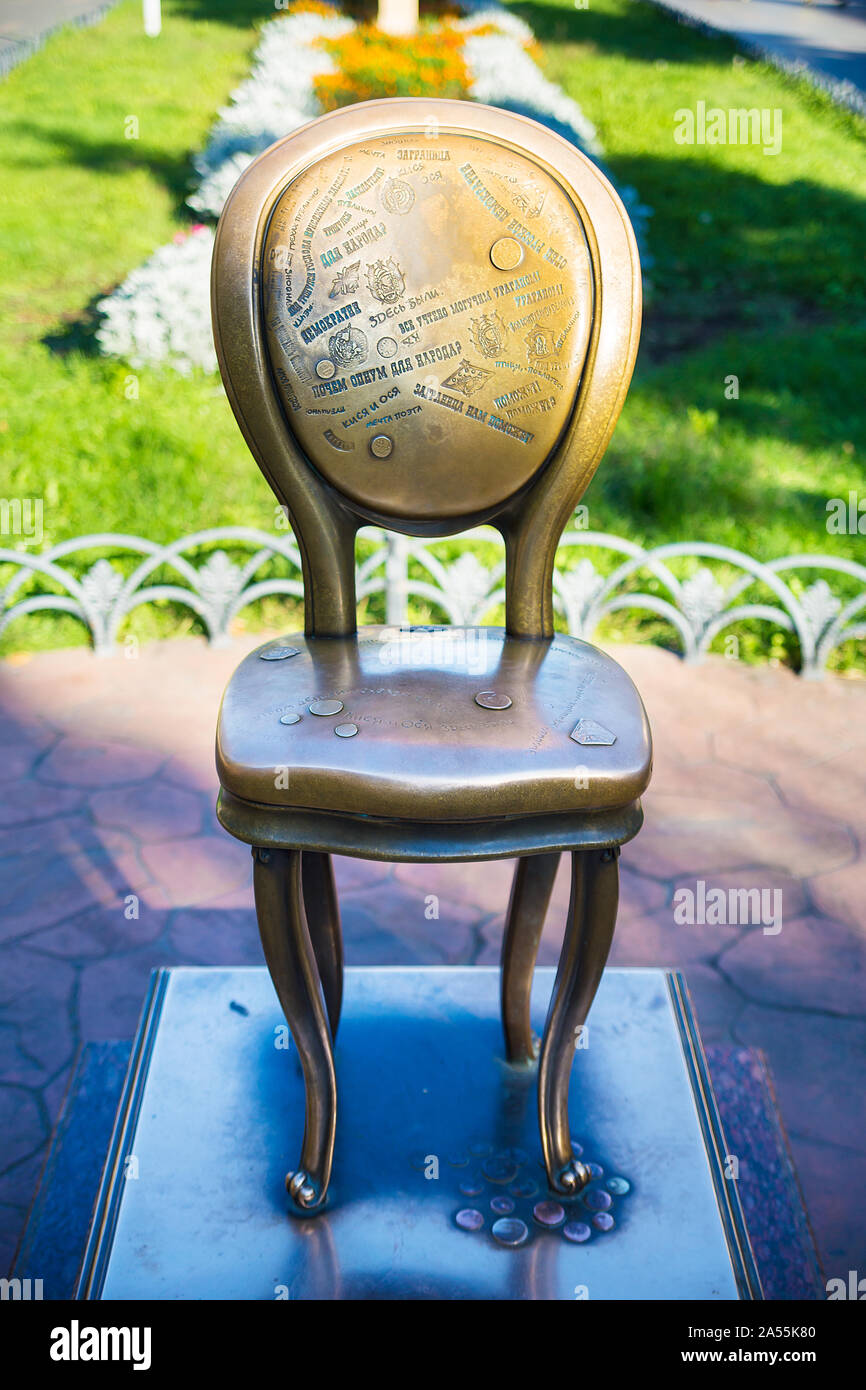 Odesa, Ucrania, Las doce sillas novela monumento en Odessa - calle  Deribassovskaya Fotografía de stock - Alamy