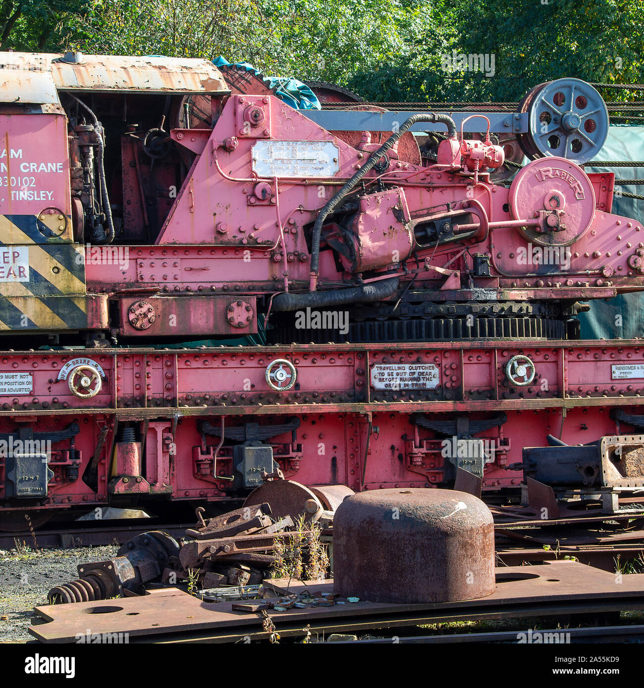 Una grúa de vapor de ferrocarril antiguo en una siding en la estación de Grosmont en el NYMR North Yorkshire Inglaterra Reino Unido Foto de stock