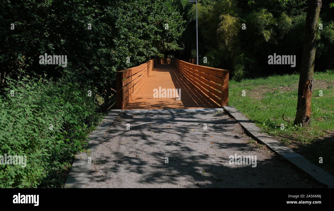 Ciclo ruta puente en Intimiano, Italia Foto de stock