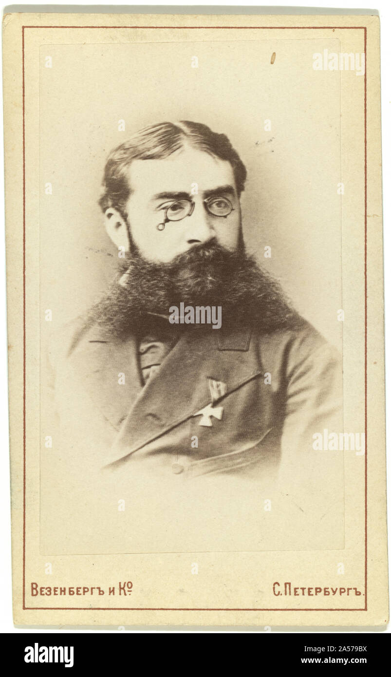 Vladimir Ivanovich Nemirovich-Danchenko, retrato de media longitud, mirando ligeramente a la derecha Foto de stock