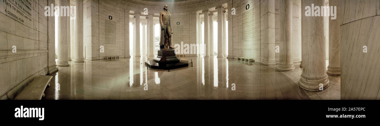 Estatua de Thomas Jefferson en un memorial, el Jefferson Memorial, Washington DC, EE.UU. Foto de stock