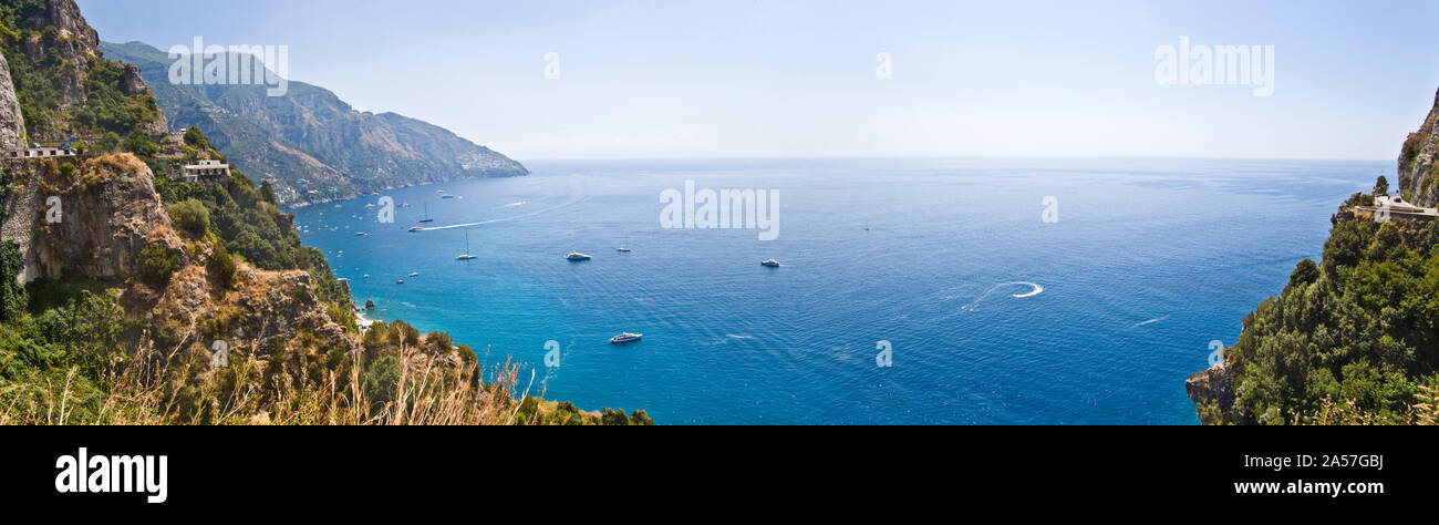 Ciudad en la costa, Positano, Amalfi, Salerno, Campania, Italia Foto de stock