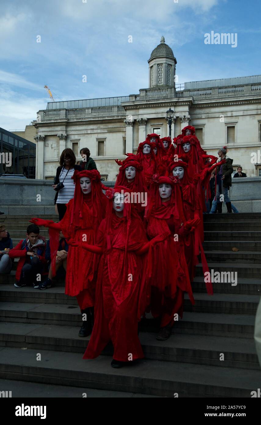 La Brigada de Rebelión Roja en la Rebelión de extinción protesta en Londres en 2019 Foto de stock