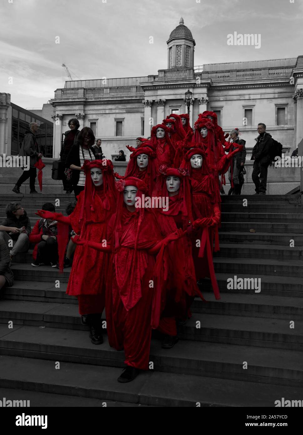 La Brigada de Rebelión Roja en la Rebelión de extinción protesta en Londres en 2019 Foto de stock