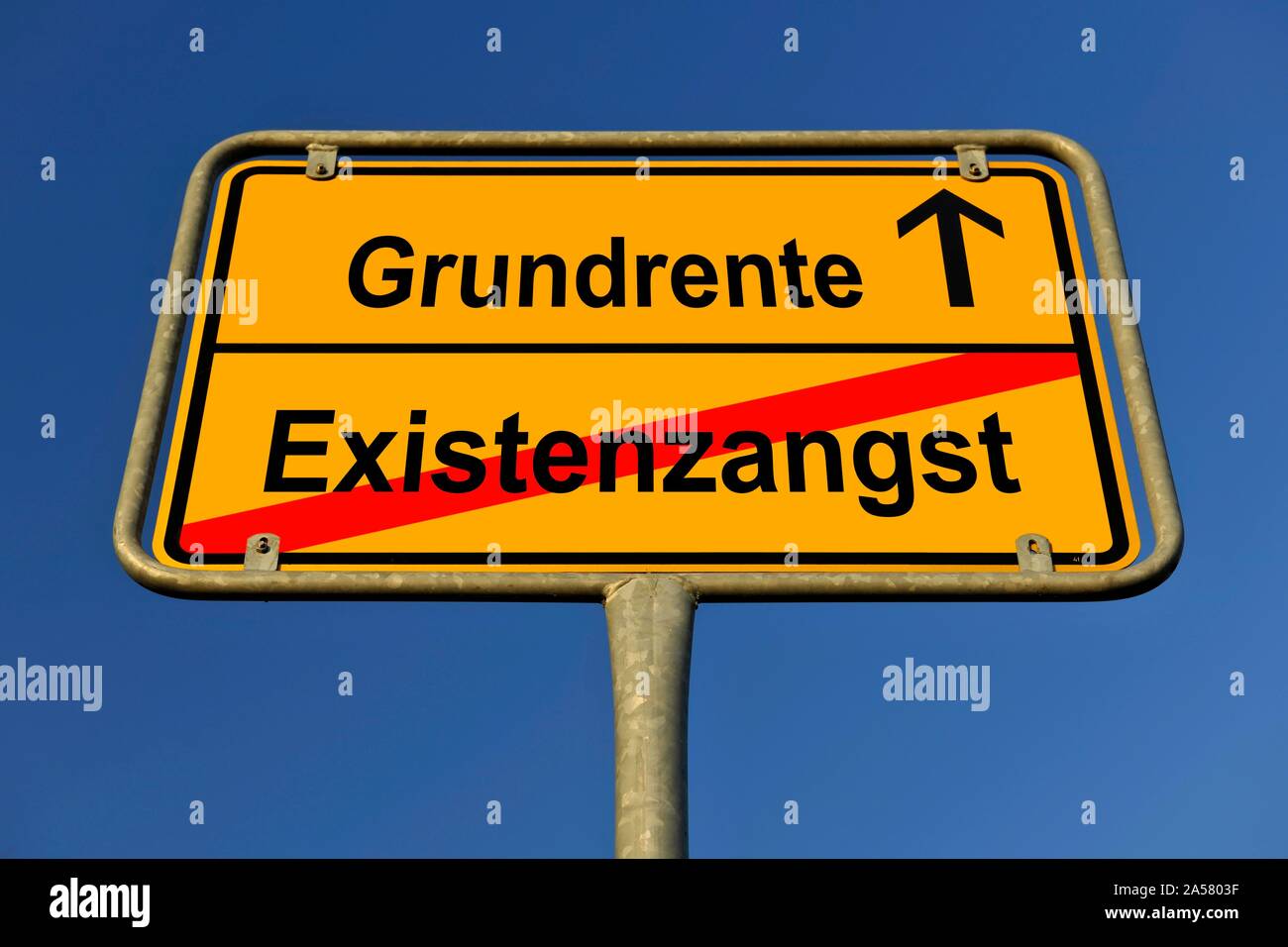 Composición digital de imágenes, la imagen símbolo pensión básica evita la angustia existencial, Alemania Foto de stock