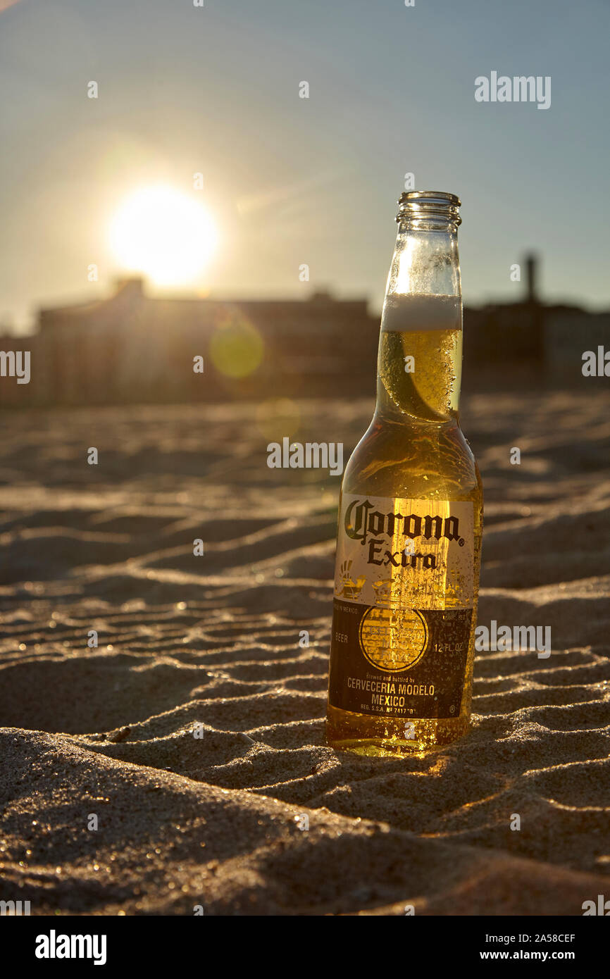 Cerveza Corona en la playa Fotografía de stock - Alamy Cerveza Corona en la playa Fotografía de stock - Alamy