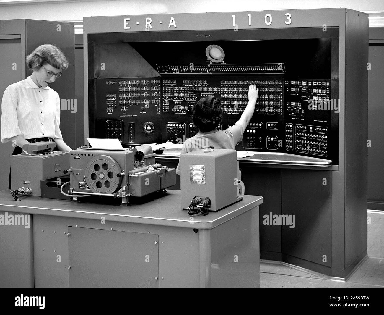 Maquina Calculadora Univac 2 Fotograf as E Im genes De Alta Resoluci n