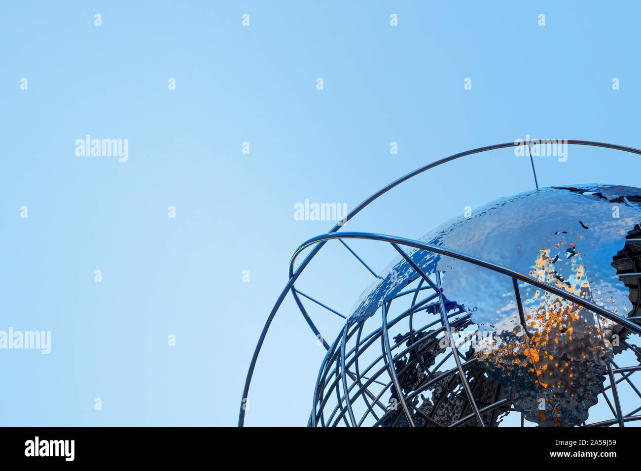 Metales Acero globo terrestre escultura en Columbus Circle, Nueva York upper west side Foto de stock