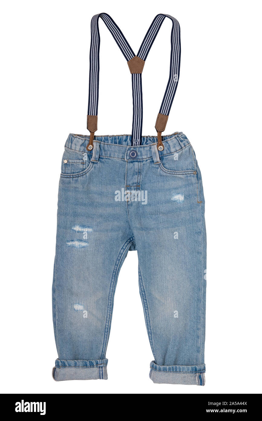 Jeans aislados. Moda elegante pantalón de mezclilla azul o pantalón de niño  chico con tirantes de rayas aislado sobre un fondo blanco. Vaqueros de  verano y autu Fotografía de stock - Alamy