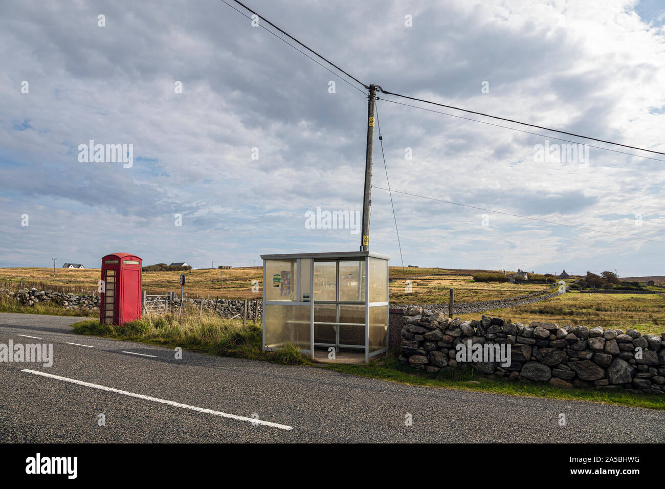 La parada de autobús, sombreado, Superior de la isla de Lewis, Outer Hebrides Foto de stock