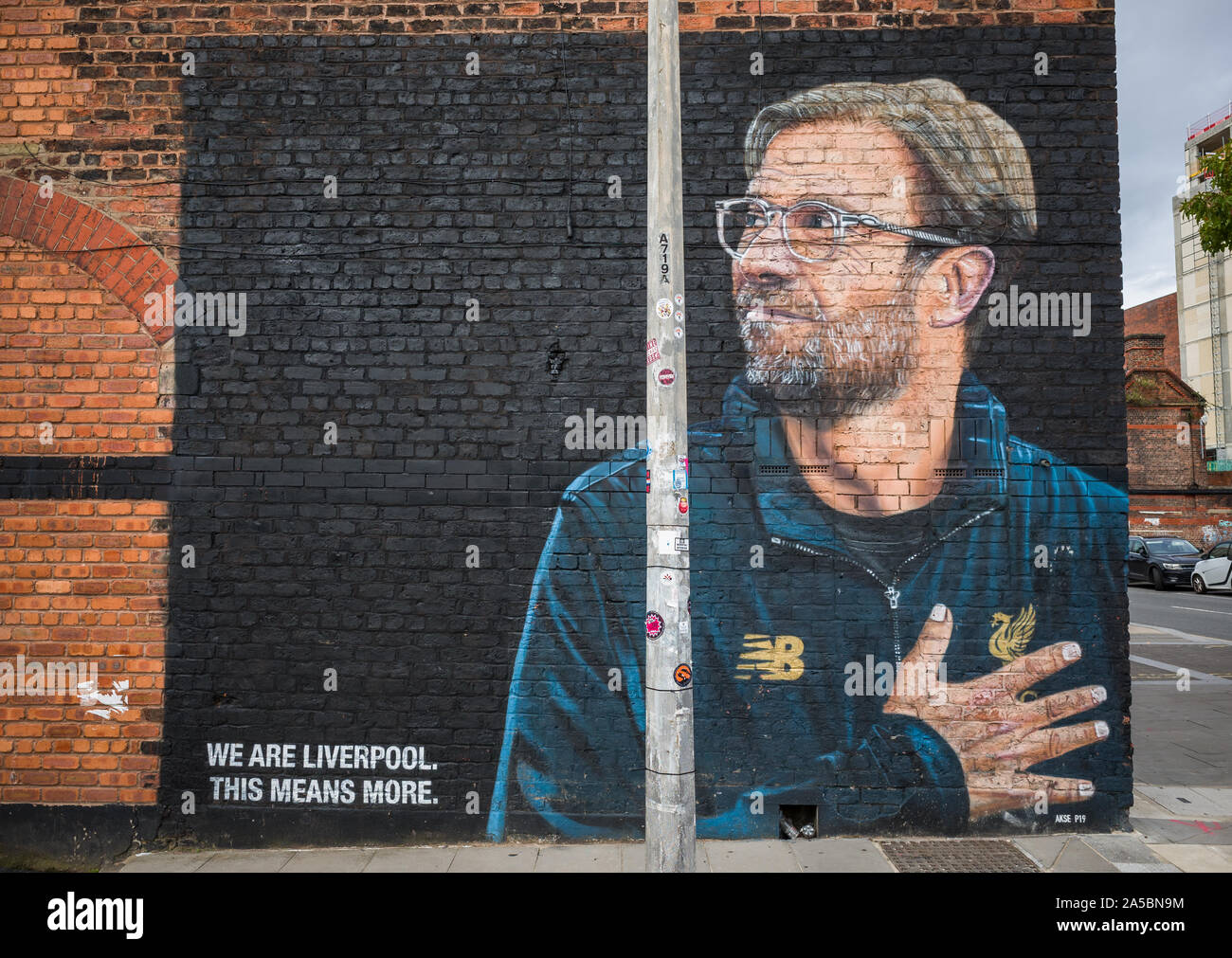 Liverpool, Merseyside, Reino Unido - 17 de octubre de 2019: un mural de Liverpool Fútbol club manager Jürgen Klopp en la pared de un edificio en Liverpool, Mersey Foto de stock