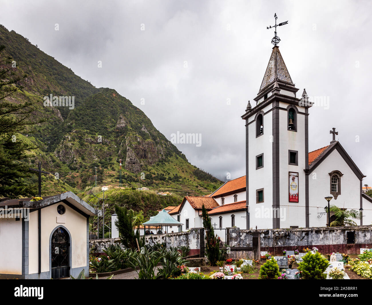 Iglesia de San Vicente Igreja Matriz, en Sao Vicente, costa noroeste, en el oeste de Madeira Foto de stock