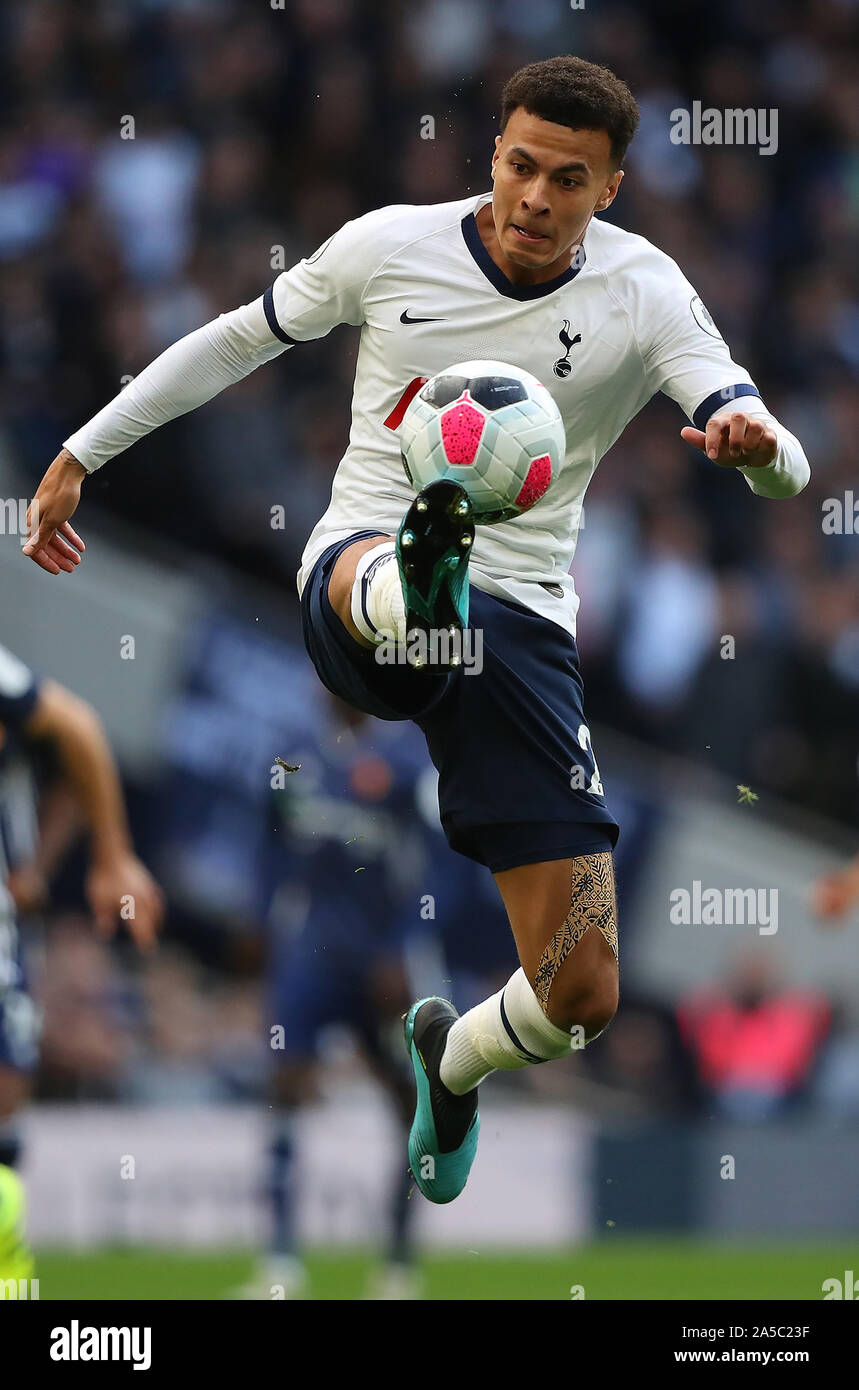 Londres, Reino Unido. 19 Oct, 2019. Dele Alli de Tottenham durante la Barclays Premier League entre el Tottenham Hotspur y Watford, en el estadio de Tottenham Hotspur de Londres, Inglaterra, el 19 de octubre de 2019. Crédito: Foto de acción Deporte/Alamy Live News Foto de stock