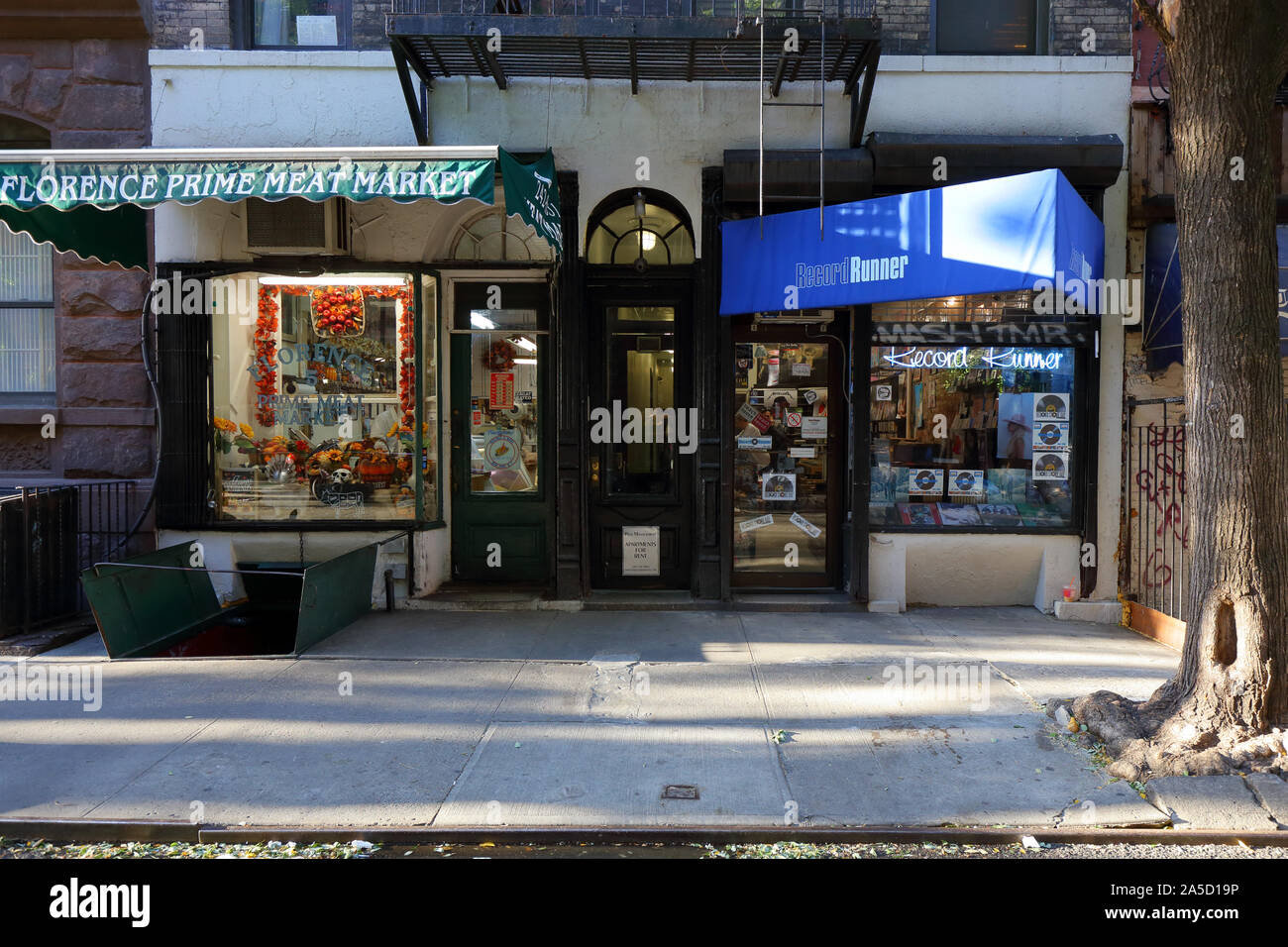 Florencia El primer mercado de carne, Record Runner, 5 Jones Street, New York, NY. exterior tiendas en el barrio de Greenwich Village de Manhattan. Foto de stock