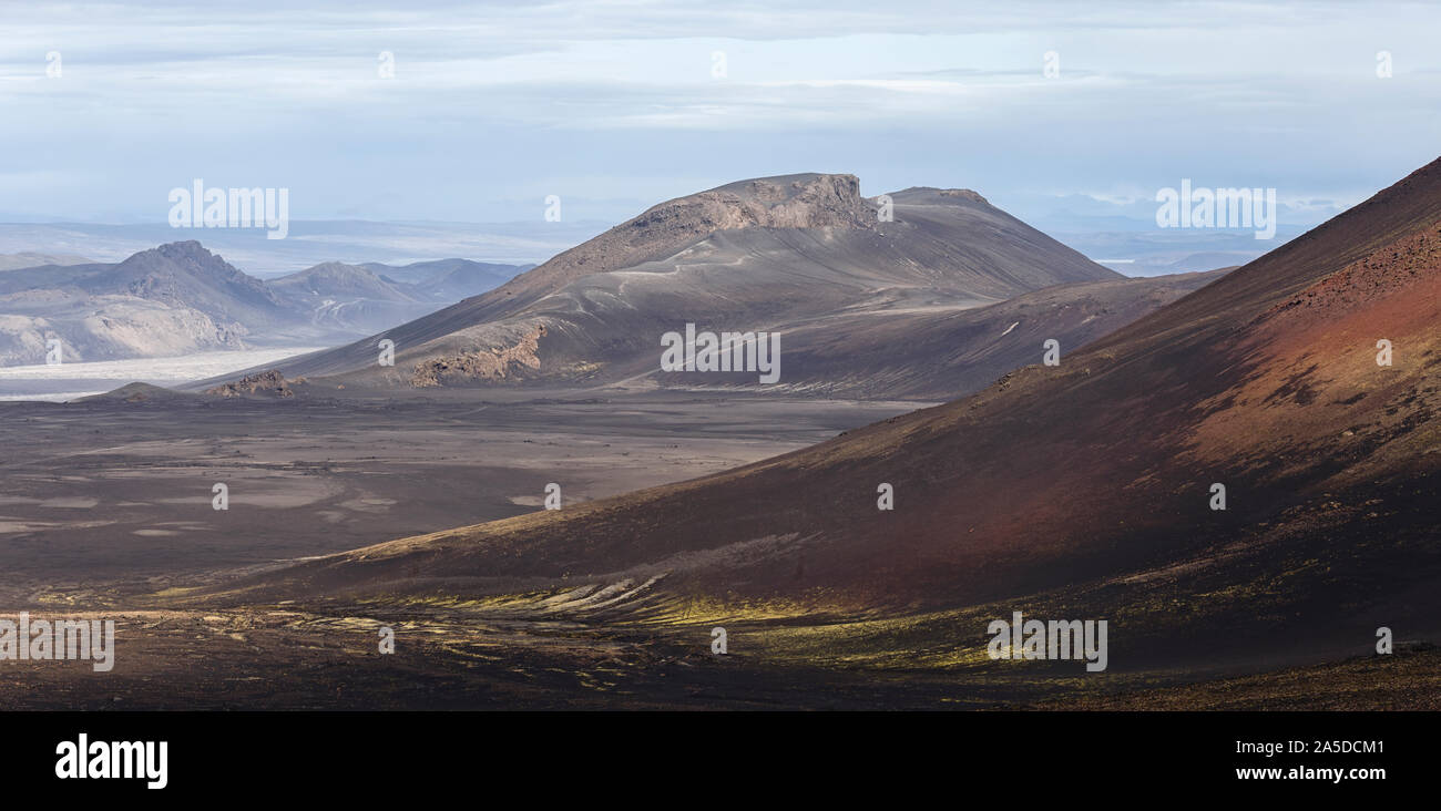 Paisaje volcánico Panorama en Landmannalaugar, Islandia Foto de stock