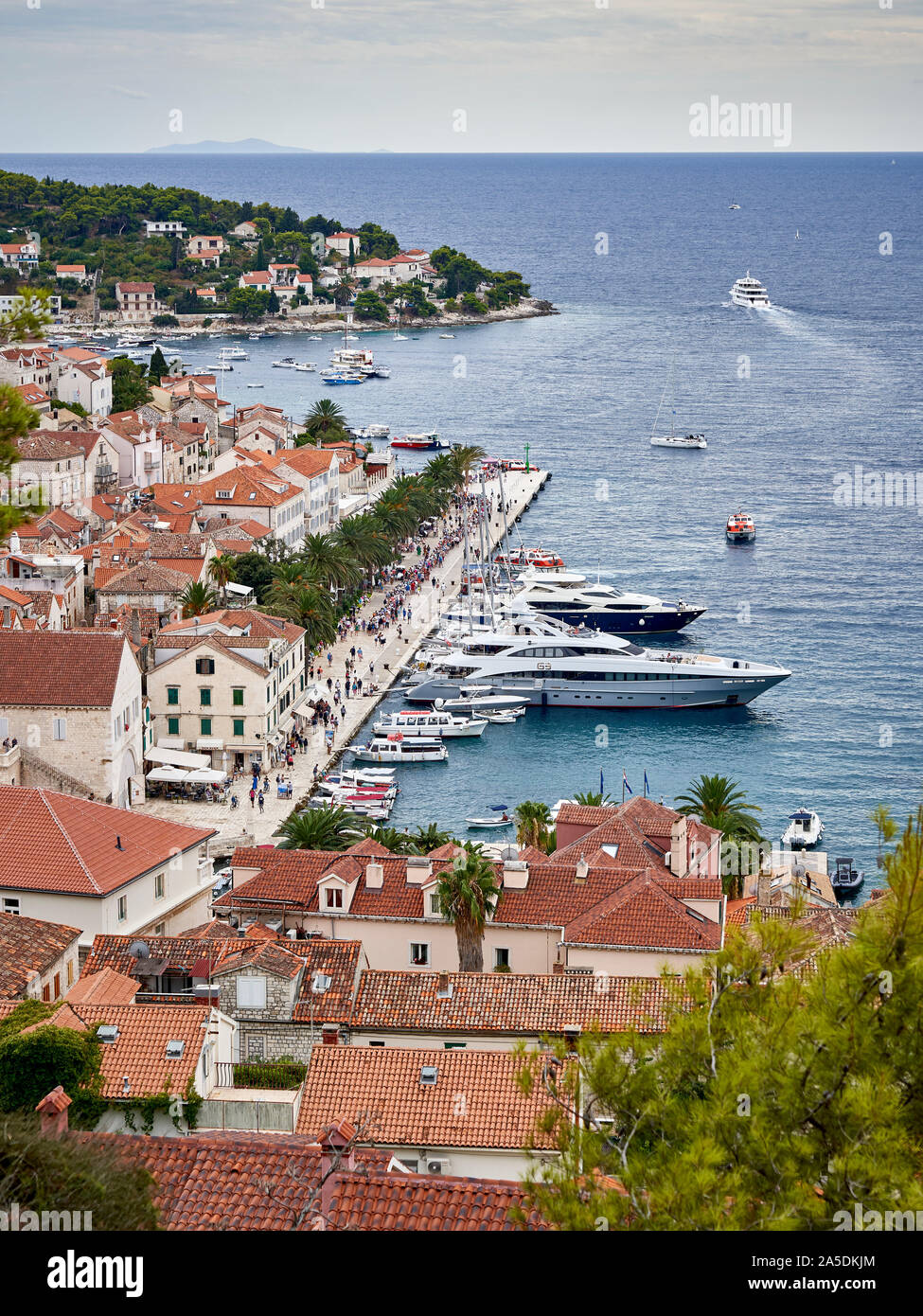 Puerto de Hvar desde arriba Croacia Fotografía de stock - Alamy