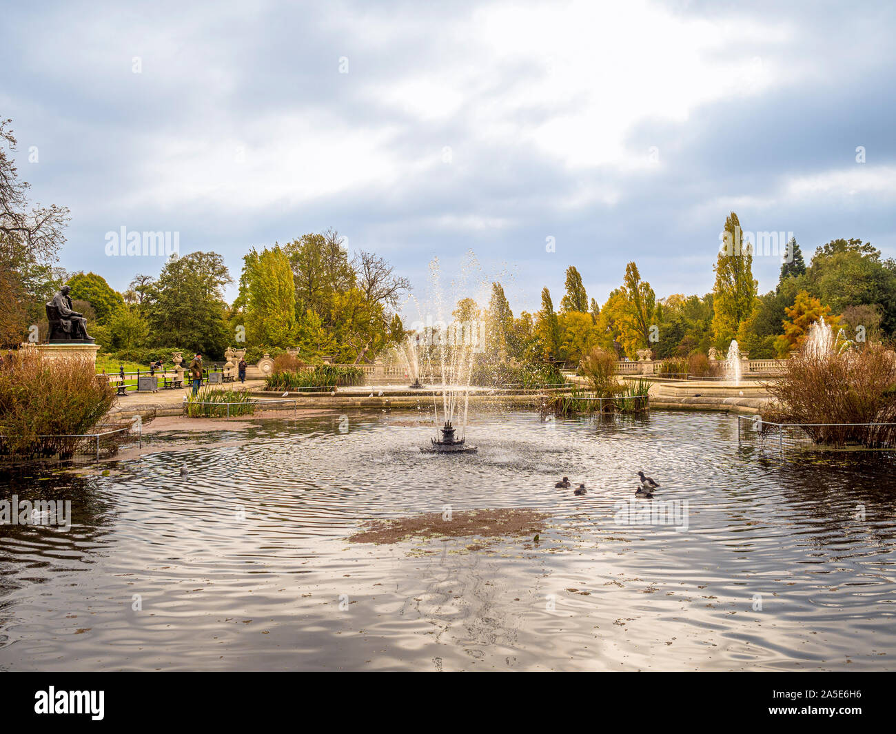 Jardín italiano, los Jardines de Kensington, Londres, Reino Unido. Foto de stock