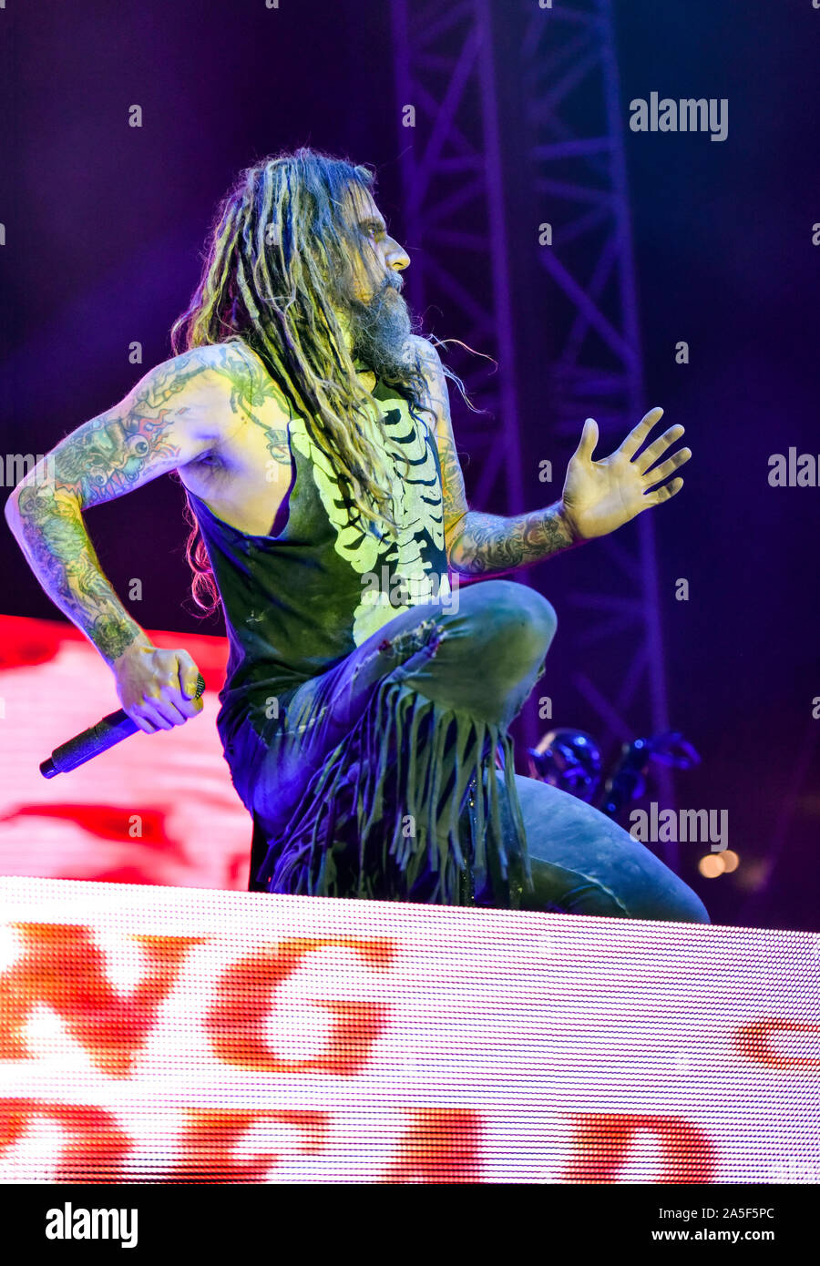 Las Vegas, Nevada, EE.UU. El 19 de octubre de 2019. Rob Zombie realiza en el escenario en la tercera reunión anual de la Liga Rageous música heavy metal festival celebrado en el Centro de Eventos del centro de Las Vegas. Crédito de la foto: Ken Howard Imágenes Crédito: Ken Howard/Alamy Live News Foto de stock