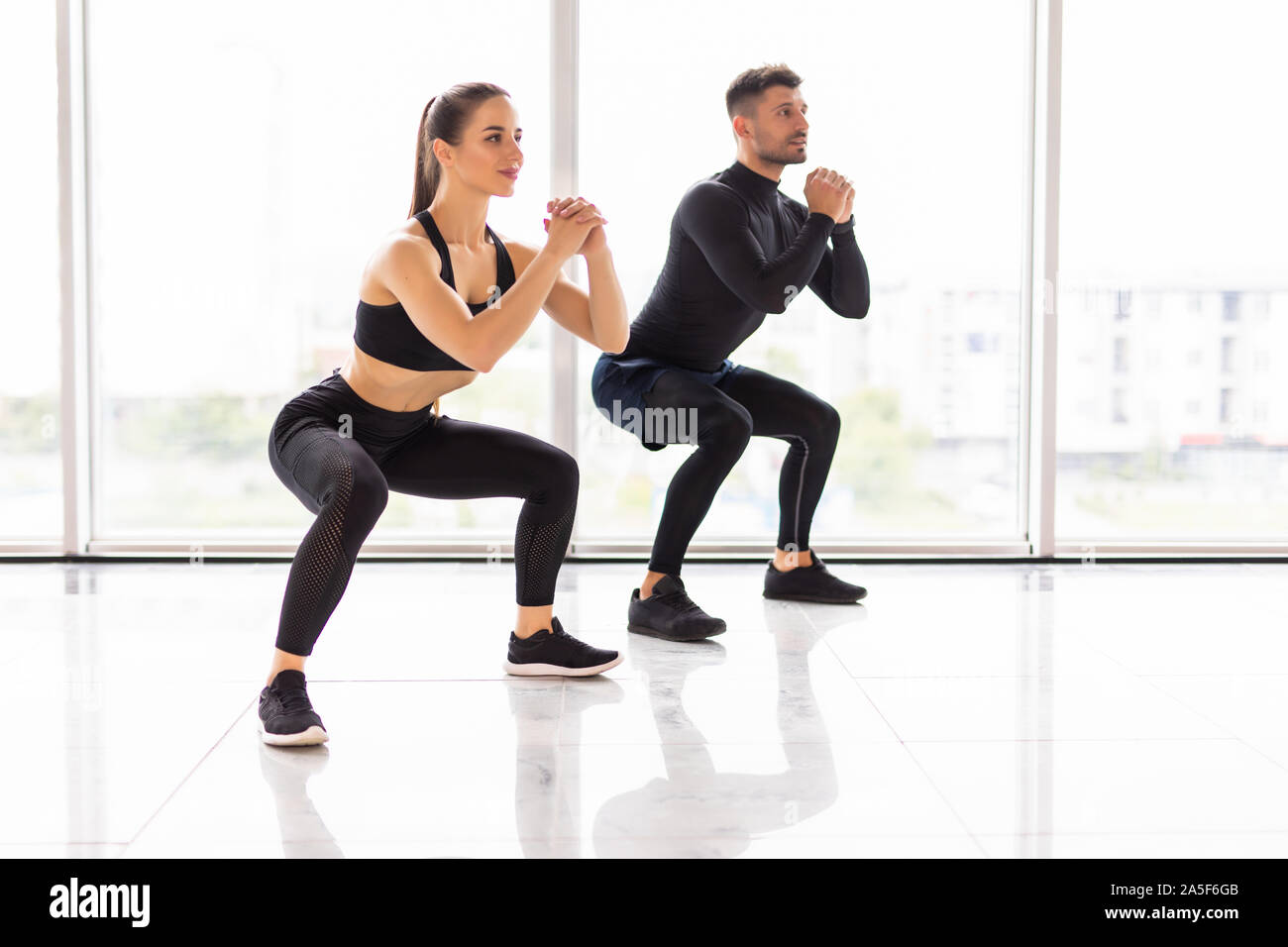 Deep squat fotografías e imágenes de alta resolución - Alamy