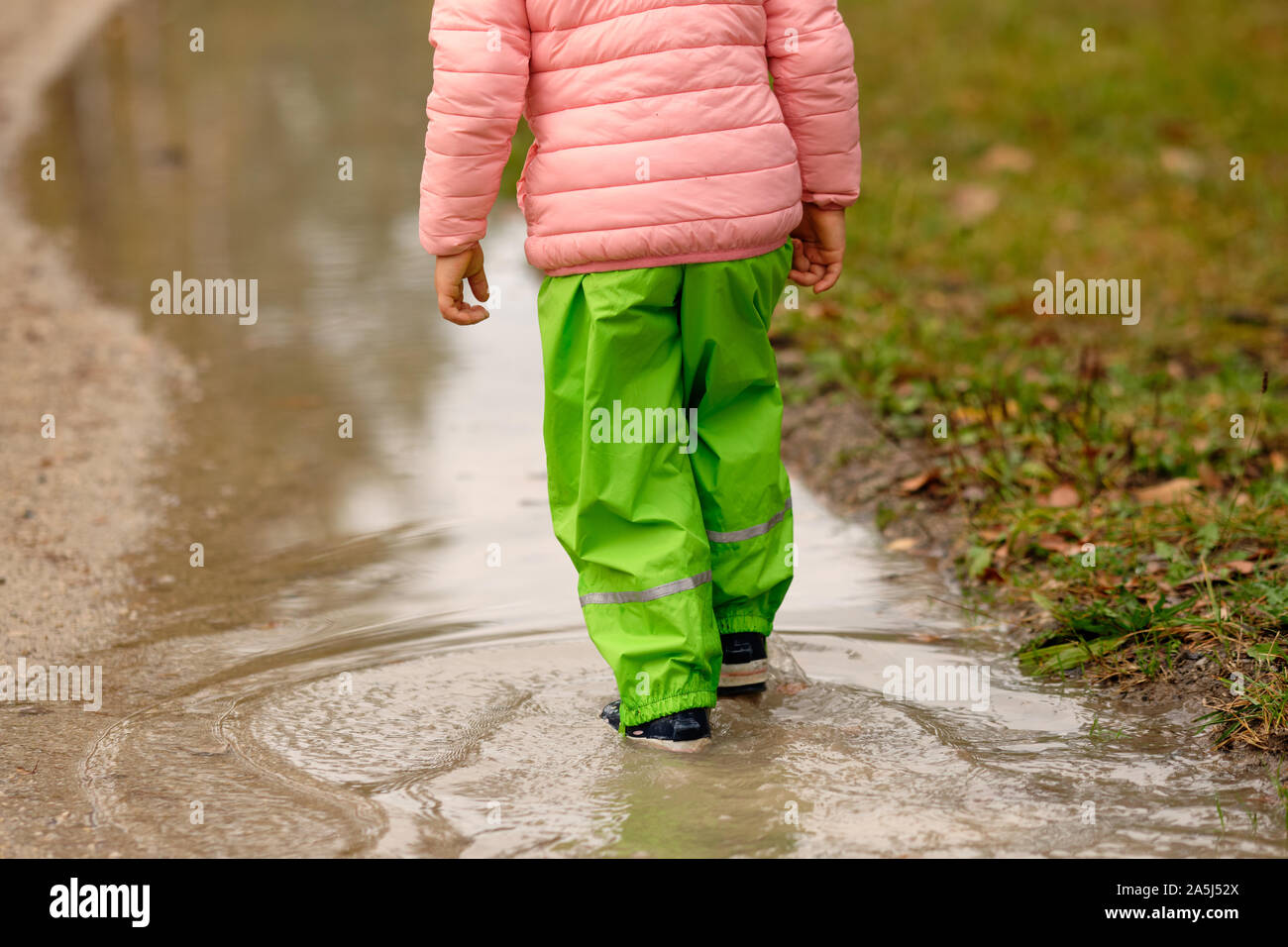 Waterproof pants fotografías alta resolución - Alamy