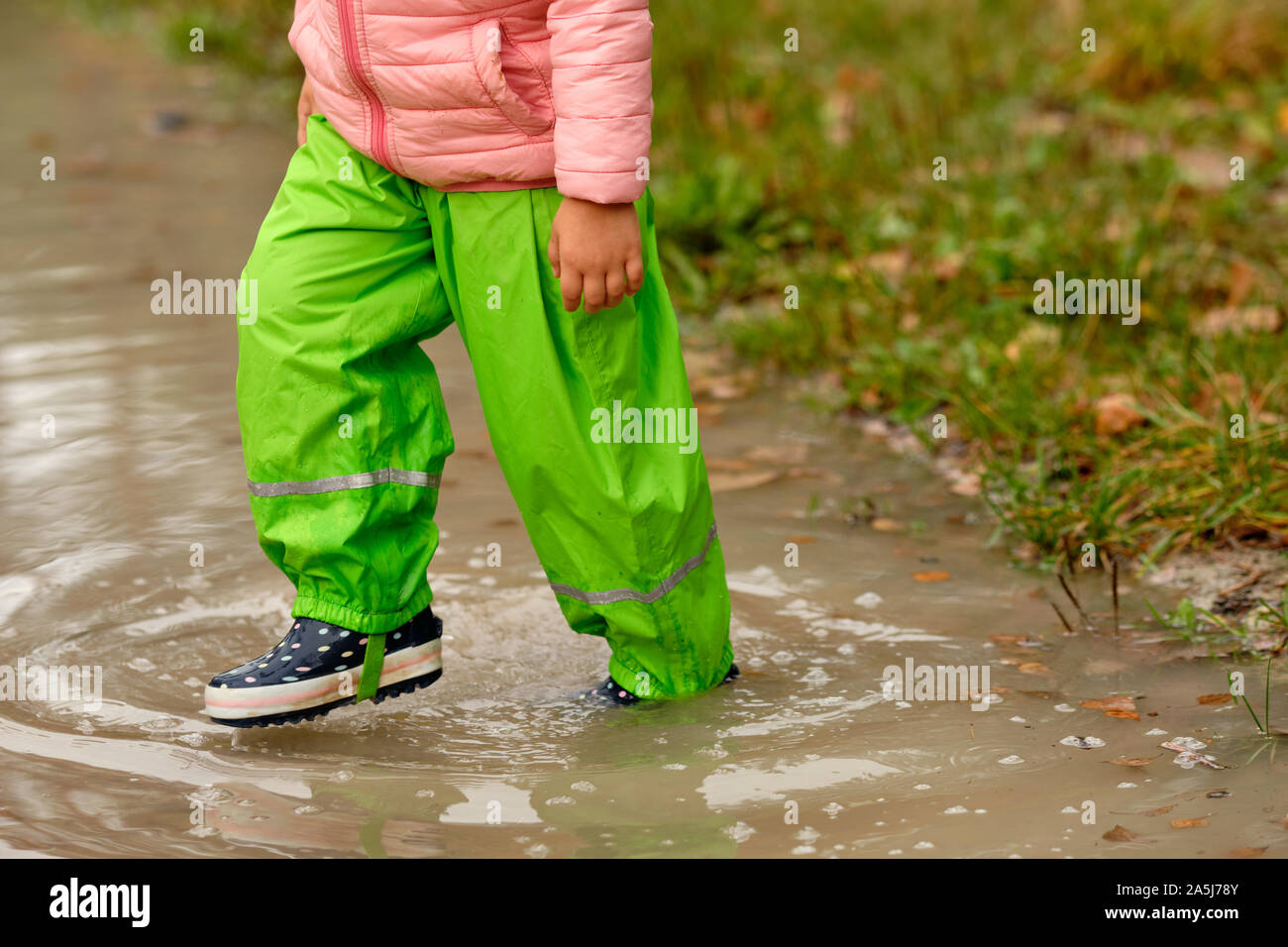 Waterproof pants fotografías alta resolución - Alamy