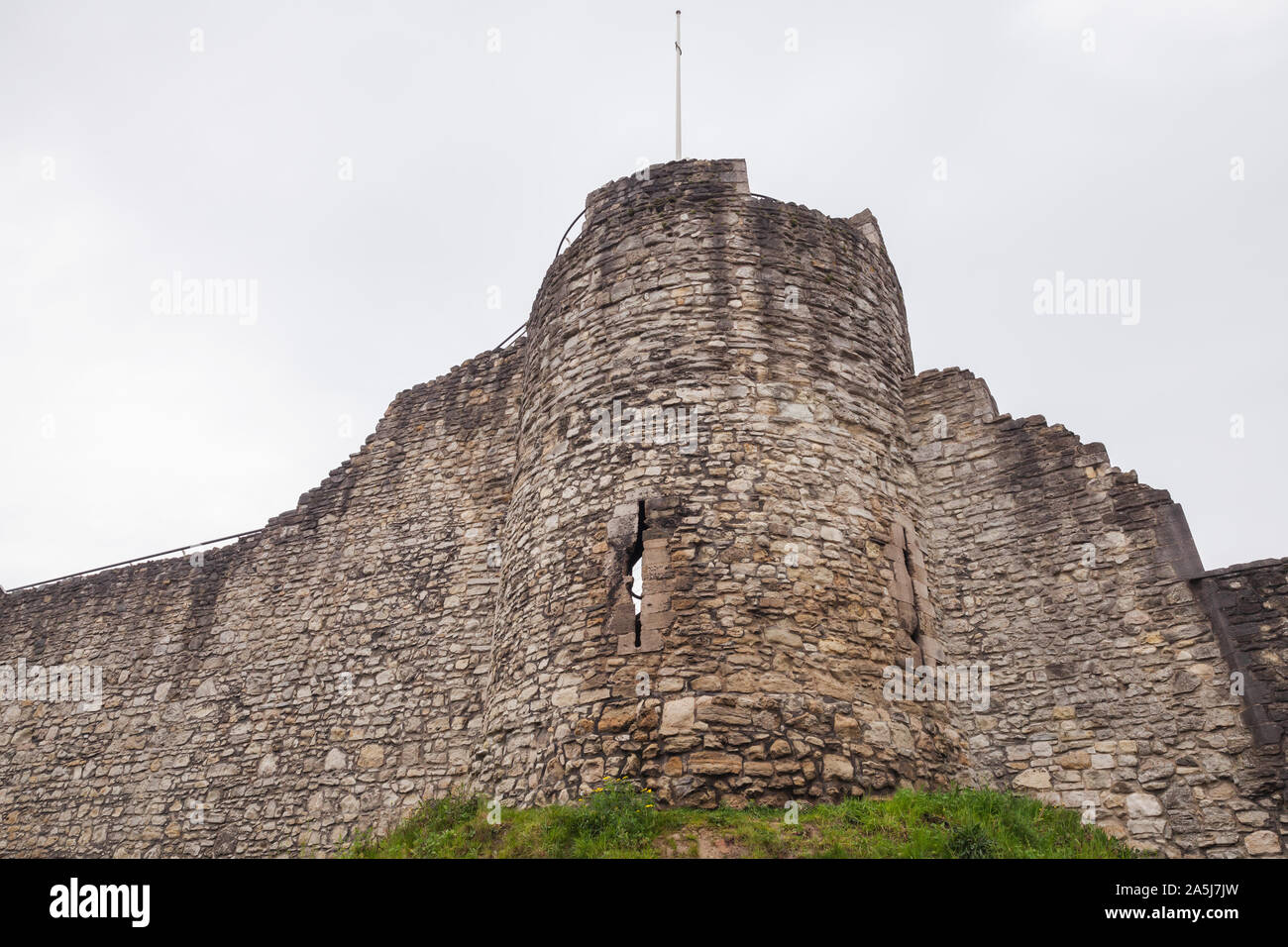 Las murallas de la ciudad de Southampton, es una secuencia de estructuras defensivas construidas alrededor de la ciudad en el sur de Inglaterra. La torre de piedra en ruinas Foto de stock