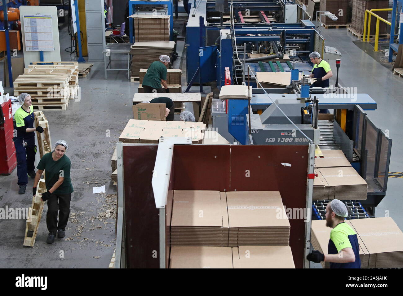 Производственная упаковка. Крупные производители упаковок. Смерфит каппа москва. Склад с коробками. Завод упаковки.