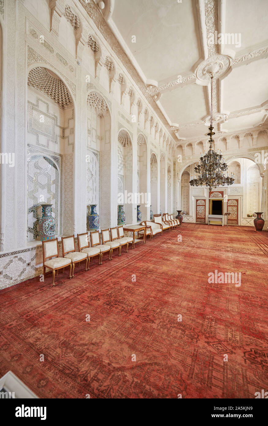 Salón Blanco, magnífica decoración interior de verano palacio residencial, Sitorai Mohi Hossa o Sitorai Mohi Khosa de último Emir de Bukhara, Uzbekistán Foto de stock