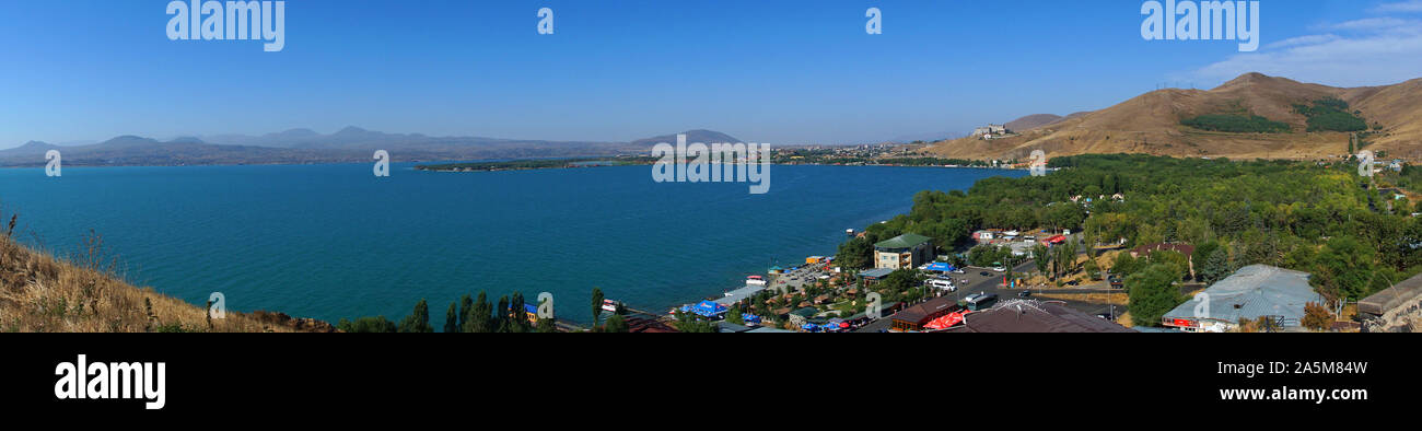 Armenia: el lago Sevan - Panorama Foto de stock