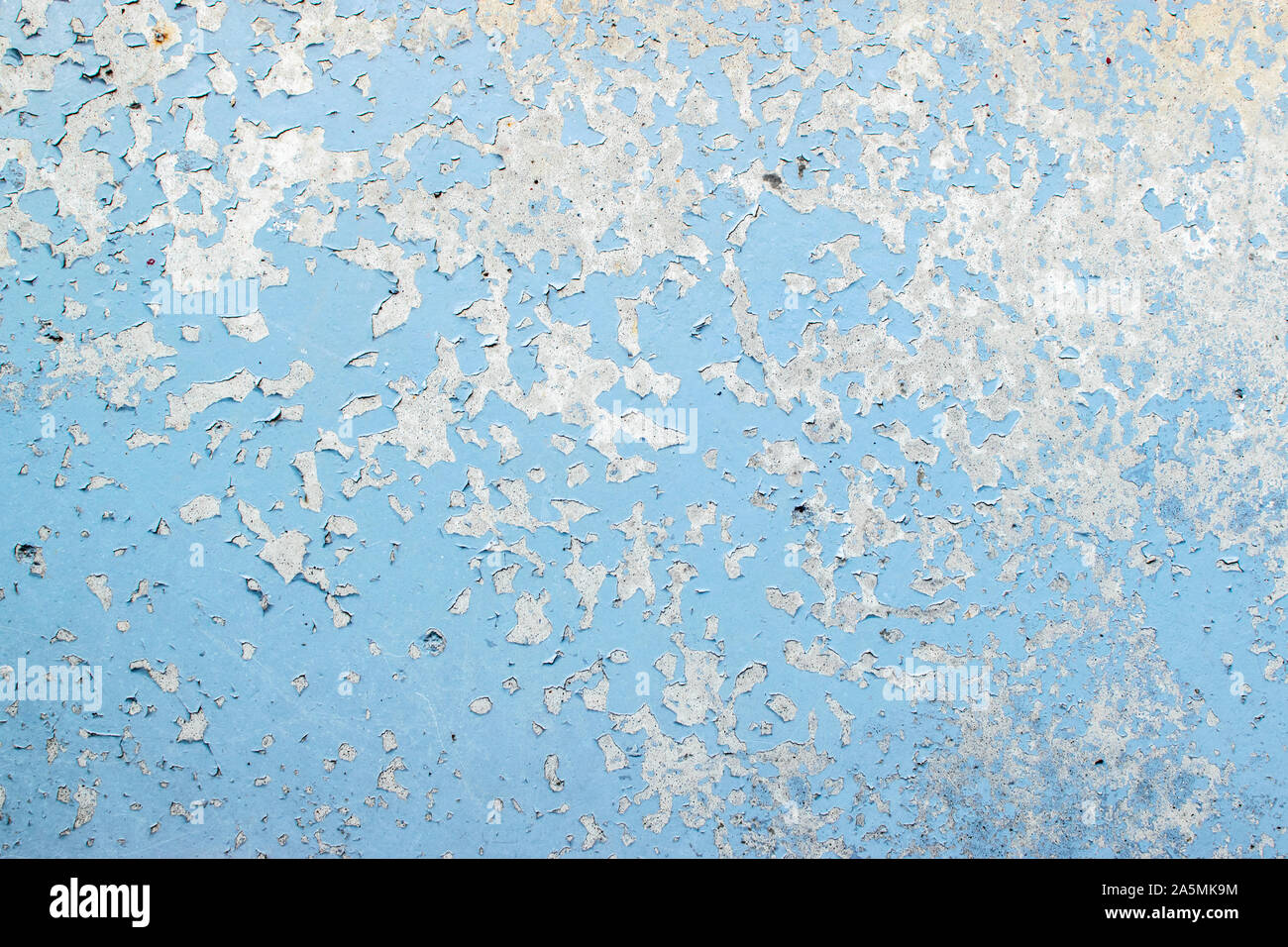 Pelar la pintura azul sobre la antigua muralla soportó la textura de fondo Foto de stock