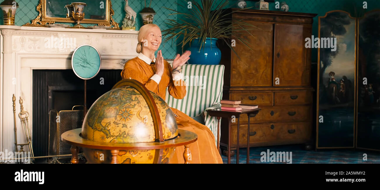 En el Reino Unido. Tilda Swinton en el ©Fox Searchlight Pictures nueva película: La historia personal de David Copperfield (2019) PLOT: Basada en la novela de Charles Dickens. Ref: LMK110-J5646-211019 suministrado por LMKMEDIA. Sólo Editorial. Medios Landmark no es el propietario del copyright de estas películas o TV Stills, pero proporciona un servicio sólo por reconocidos medios. pictures@lmkmedia.com Foto de stock