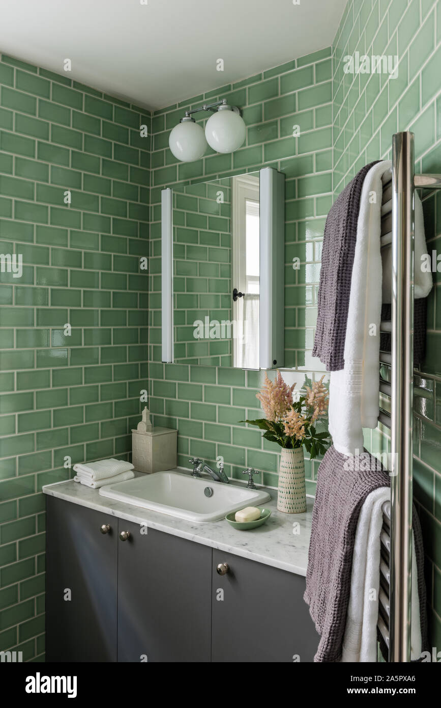  Armario de pared de baño blanco, armarios de baño montados en  la pared, con estante interno y estante de exhibición, gabinete de pared  estilo para artículos de tocador de baño (color 