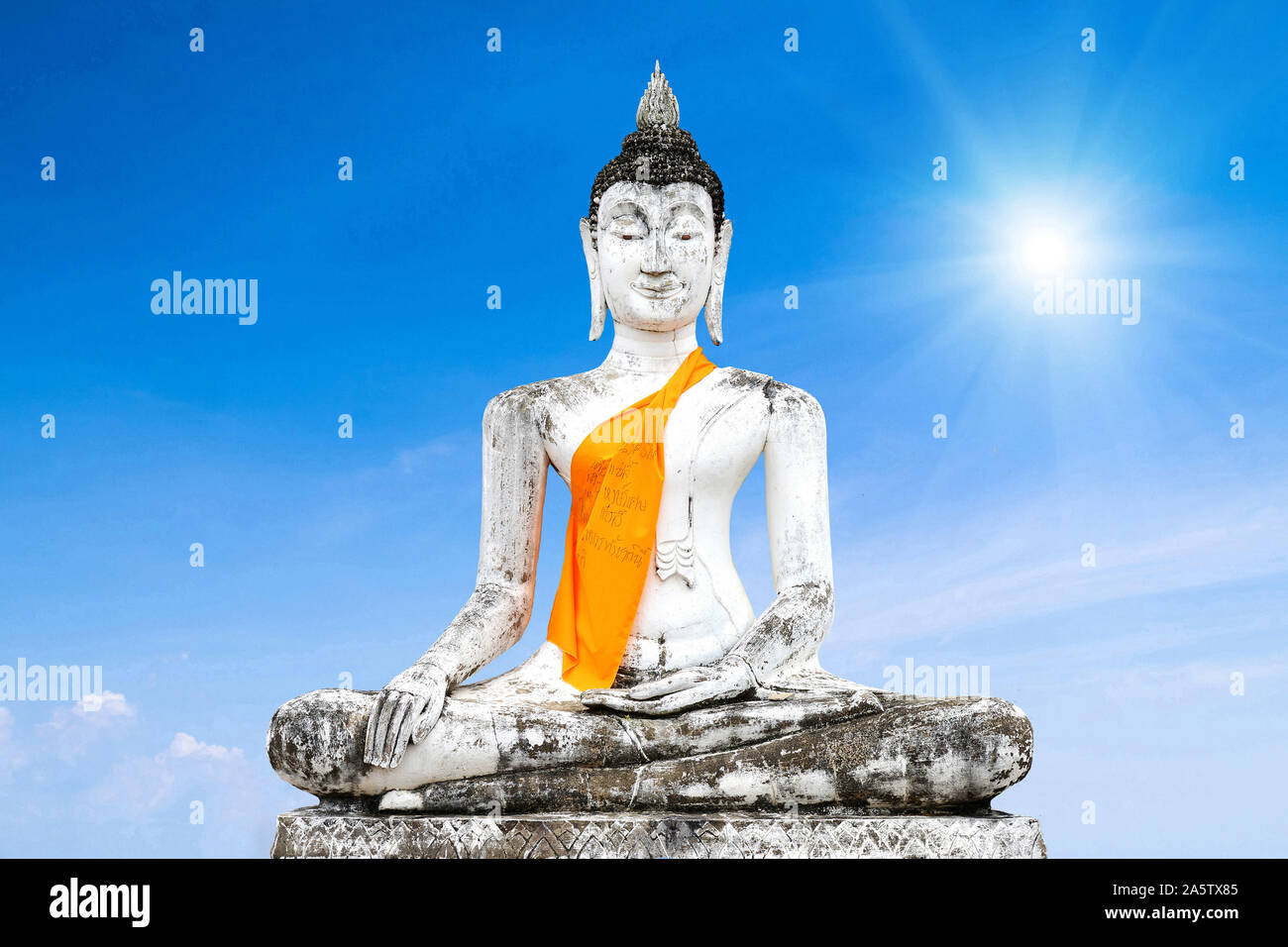 Weisser Buda en der Mittagssonne, Ayutthaya, Tailandia Foto de stock