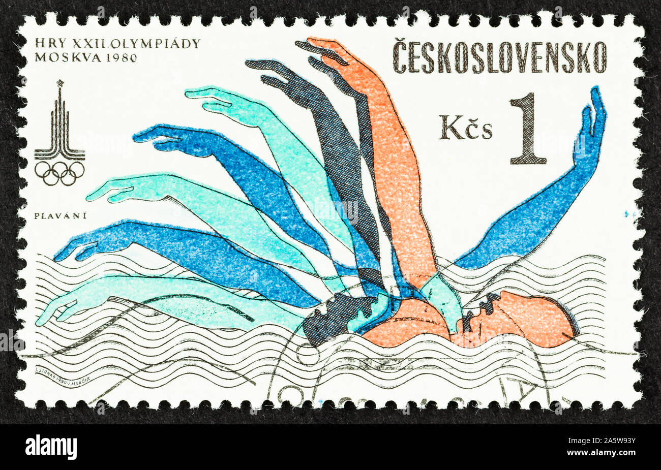 Cerca de Checoslovaquia Postage Stamp, disponiendo de nadador, conmemora el XXII Juegos Olímpicos de Verano de Moscú. Scott # 2547. Foto de stock