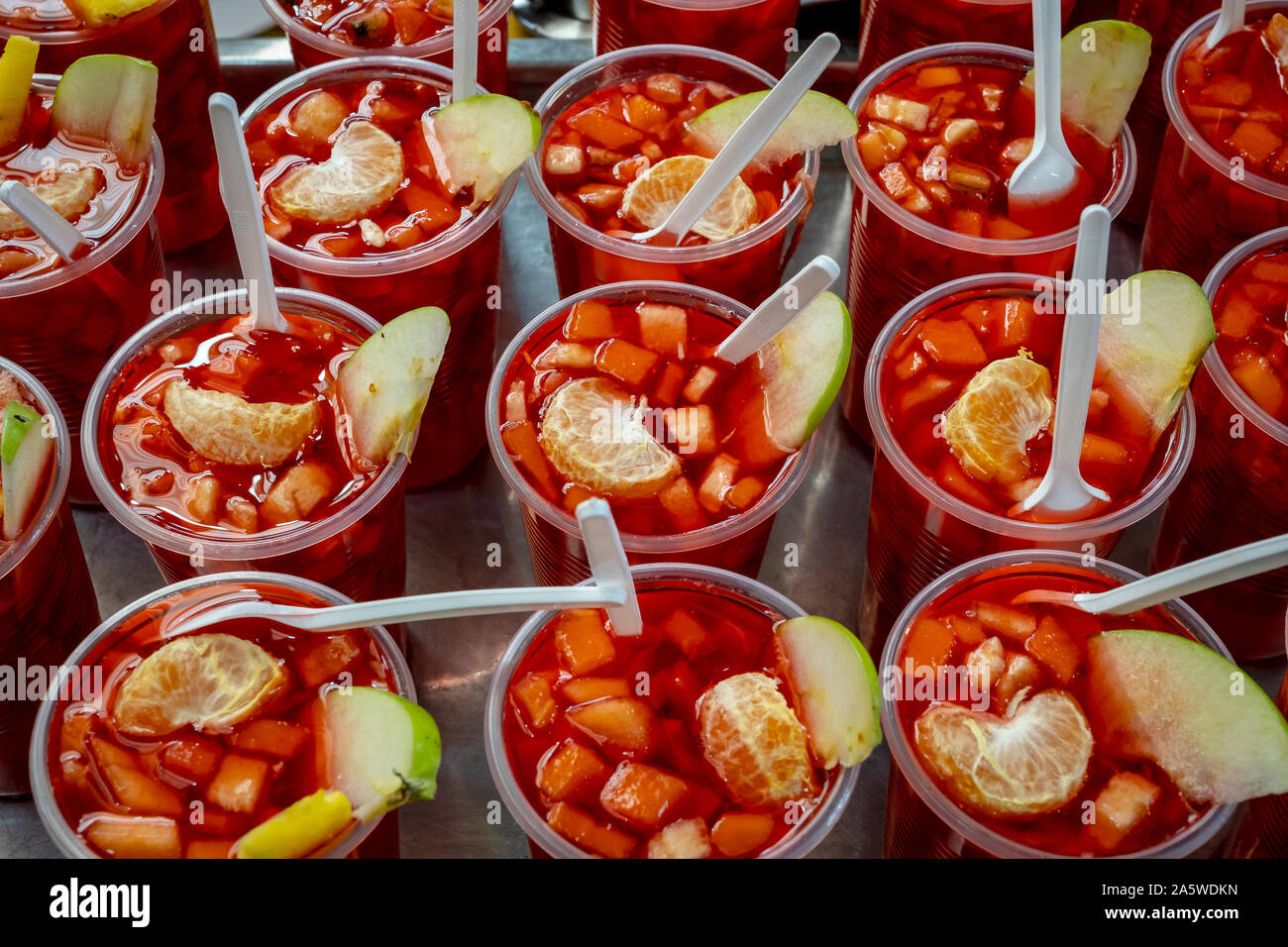 Ensalada de frutas, típica gastronomía colombiana Fotografía de stock -  Alamy